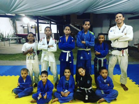 Teacher opens gym doors for kids to train Jiu-Jitsu for free in Bahia